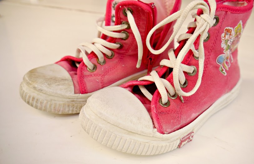 Restore old sneakers with this easy shoe hack!