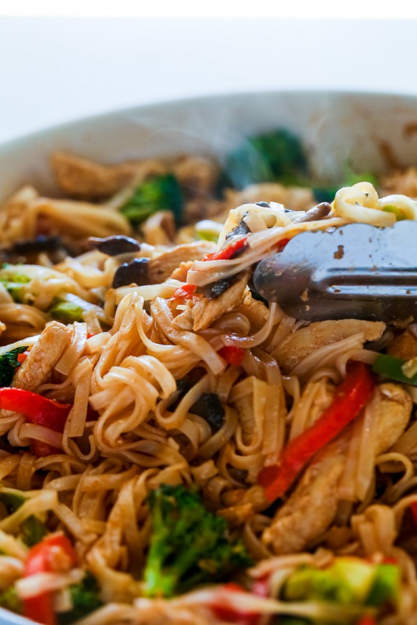 30-Minute-Stir-Fry-Recipe-with-Chicken-and-Rice-Noodles-Healthy-and-so-delicious-Stir-Fry-with-rice-noodles-chicken-broccoli...-stirfryrecipe-24-600x900