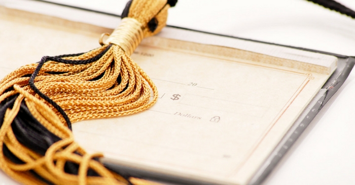 Perfect Graduation Gifts to Celebrate the End of their College Years (1)