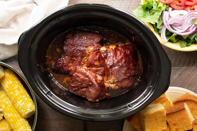 Slow cooker baby back ribs in the slow cooker