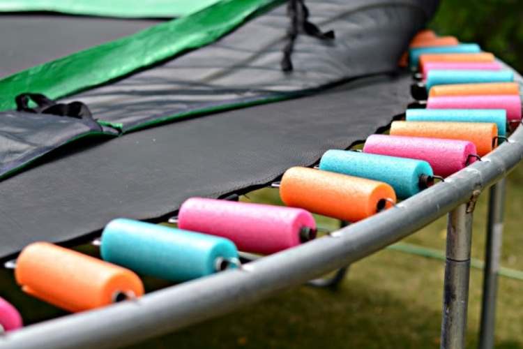 Backyard ideas: trampoline with spring covers