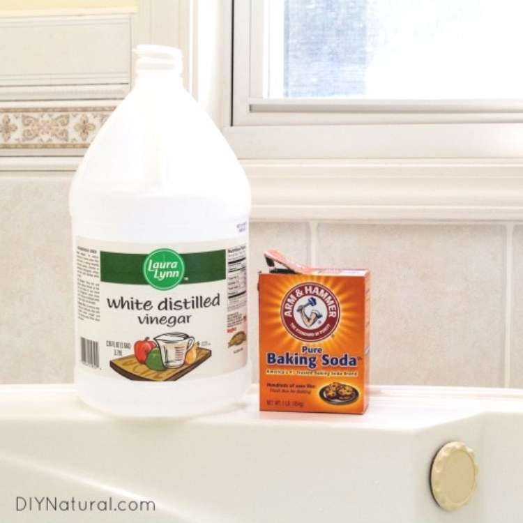 13 Simple Bathtub Cleaning Tips For, How To Clean A Dirty Bathtub With Vinegar And Baking Soda