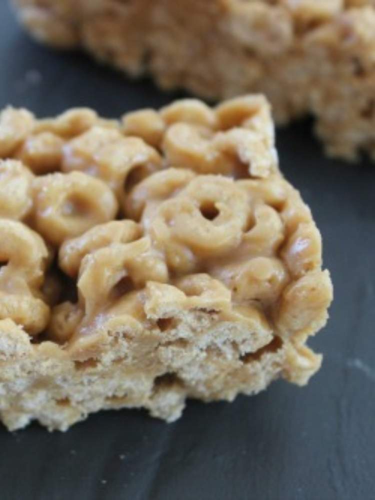 Easy Snack Ideas for Lazy Parents- Picture of cherrio and peanut butter bars