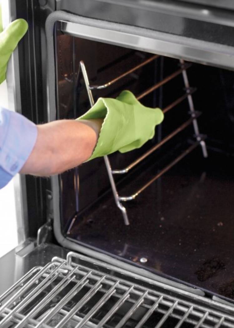 Cleaning your oven racks
