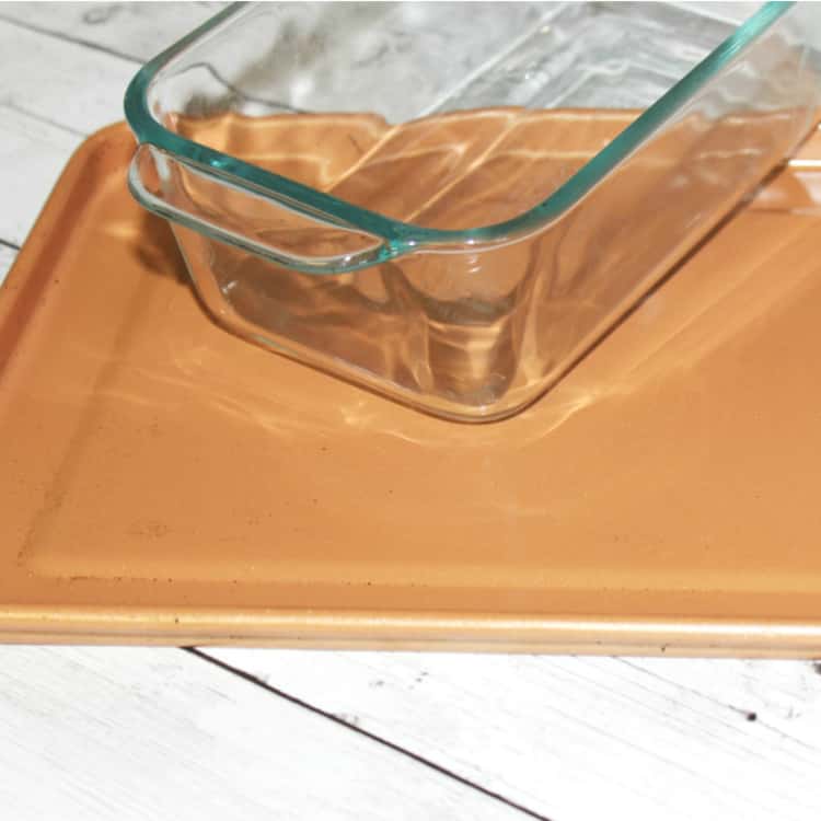 Clean aluminum and glass bakeware