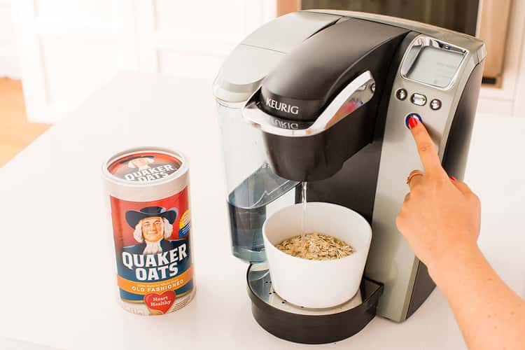 Instant oats prepared under the coffee maker