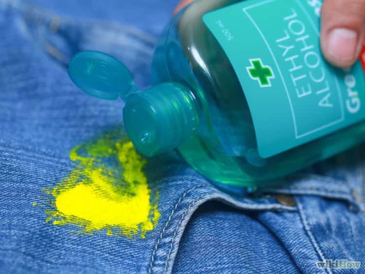 Avoid stains on your clothes by washing off wet acrylic paint with rubbing alcohol