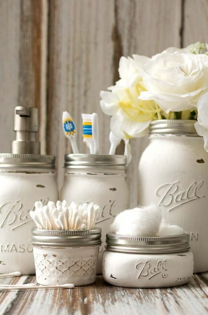 Mason Jar Crafts: painted mason jars holders