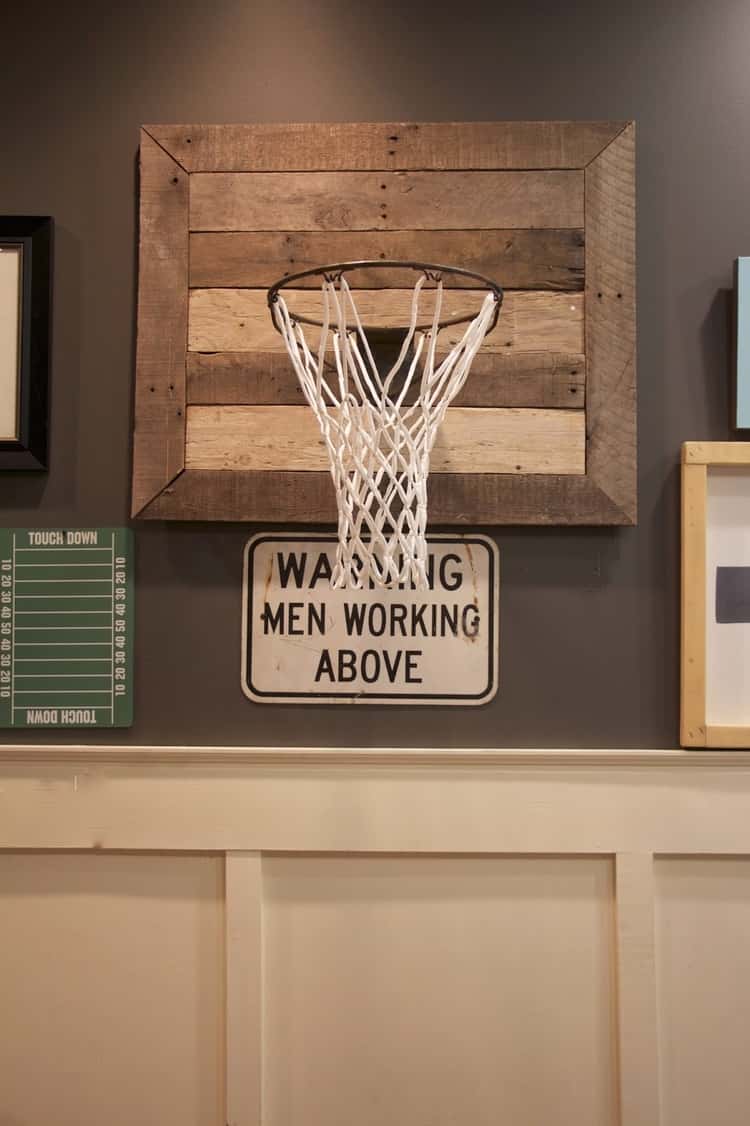 DIY basketball hoop made from pallets 