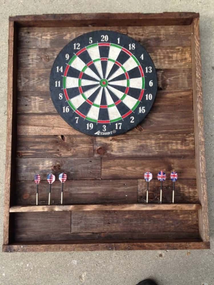 Rustic DIY dartboard made from pallets 