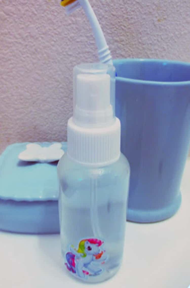 Use rubbing alcohol to make a toothbrush disinfectant