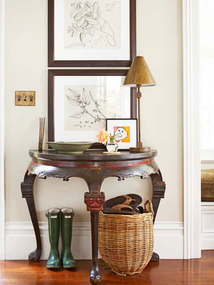 Small table for your foyer and entry way ideas