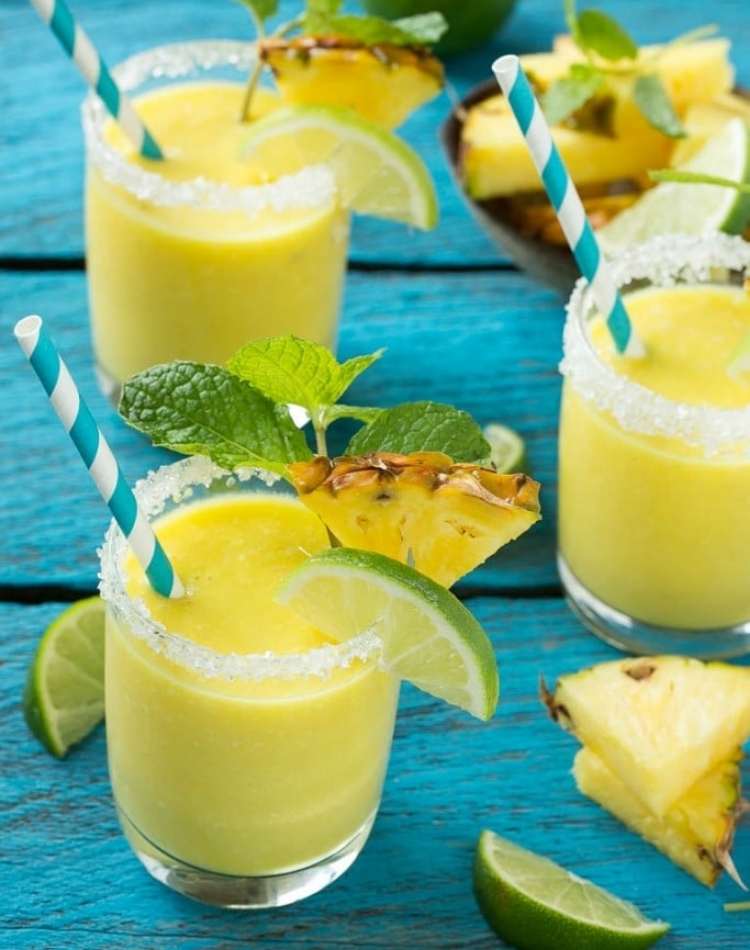 pineapple smoothie, healthy smoothie for kids, fresh pineapple smoothie with lime