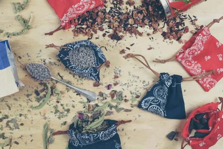 handkerchiefs with potpourri for air fresheners 